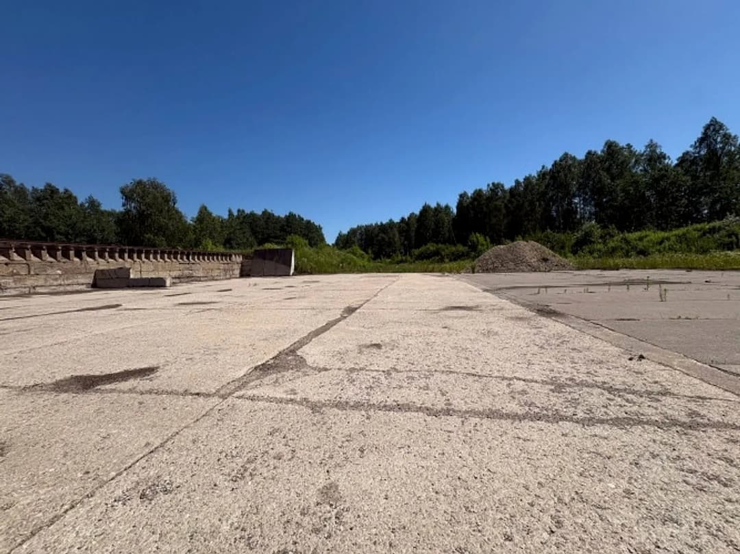 Betona laukuma noma 5,000 m | Rīga, Šķirotava Tiek iznomāta betona laukuma platība 5,000 m — vēl bildes