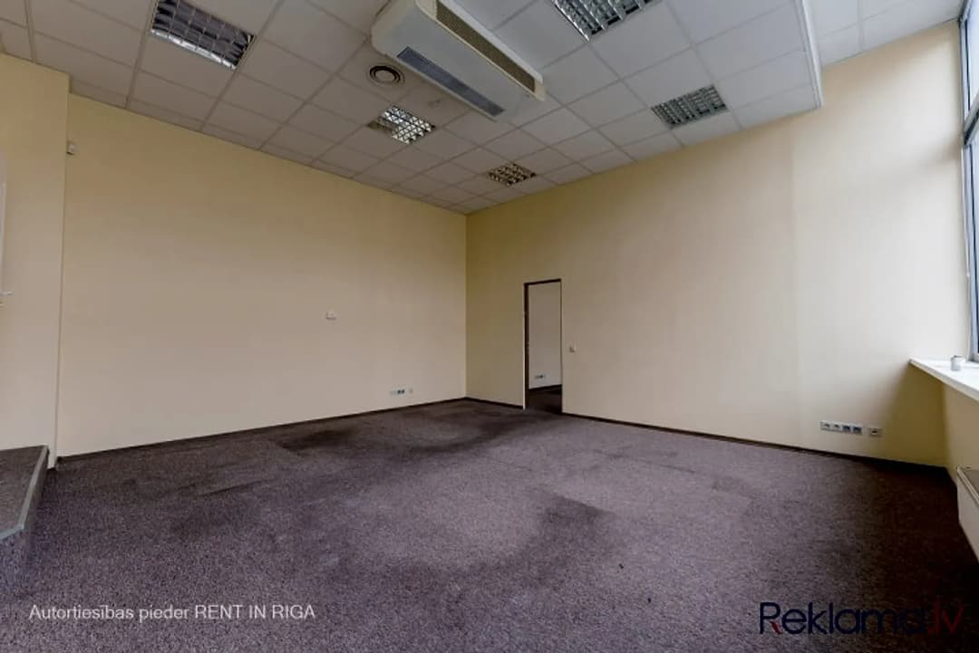 Biroja telpas kravu ostas terminālā "Port Magnat" 2. stāvā, ir lifts. Birojs izvietots kravu — vēl bildes