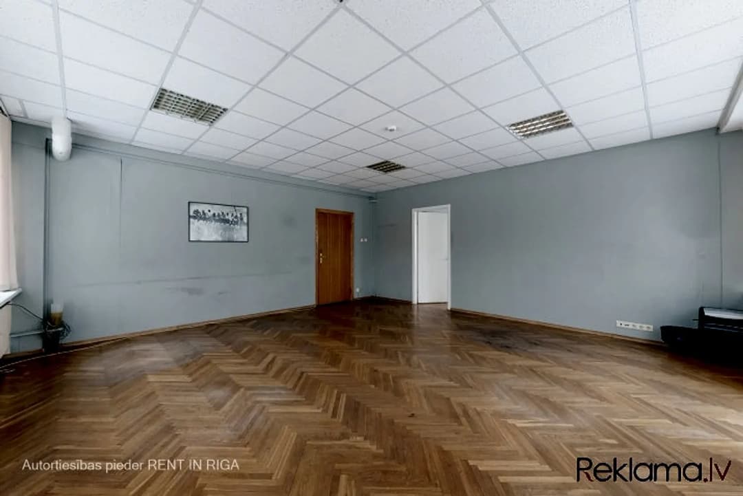 Gaišs birojs ar milzīgu terasi Ganību dambī 36. Caurstaigājama telpa 36 kvm, izolēta — bilde 2