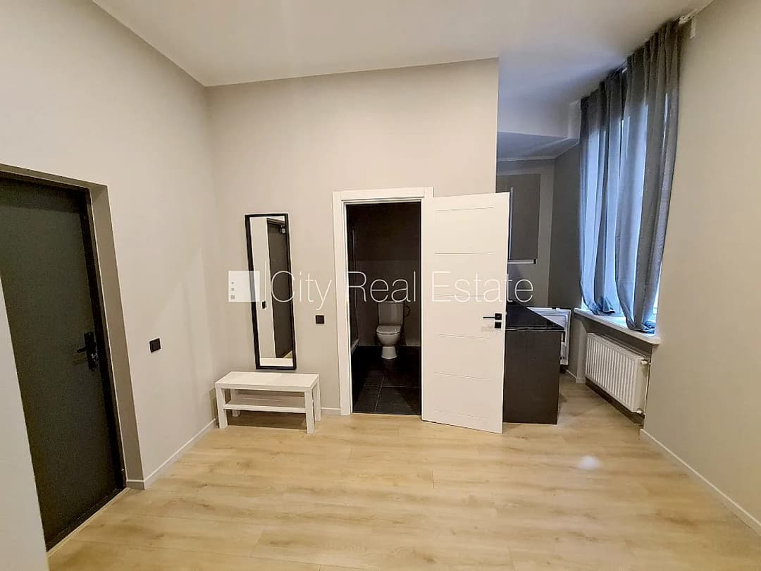 Fasādes māja, renovēta māja, slēgts pagalms, ieeja no ielas un pagalma, ir lifts, kāpņu — bilde 4