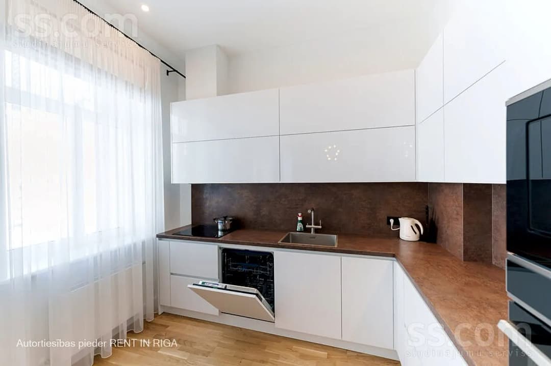 Divistabu dzīvoklis — Lāčplēša 24 — bilde 2