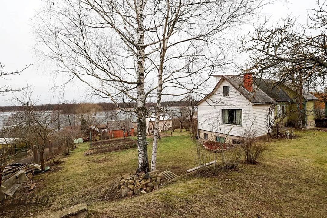 Pārdod vasarnīcu skaistā un klusā vietā, pie Zvirgzdes ezera, līdz ezeram apm. 100m, iekopts — vēl bildes