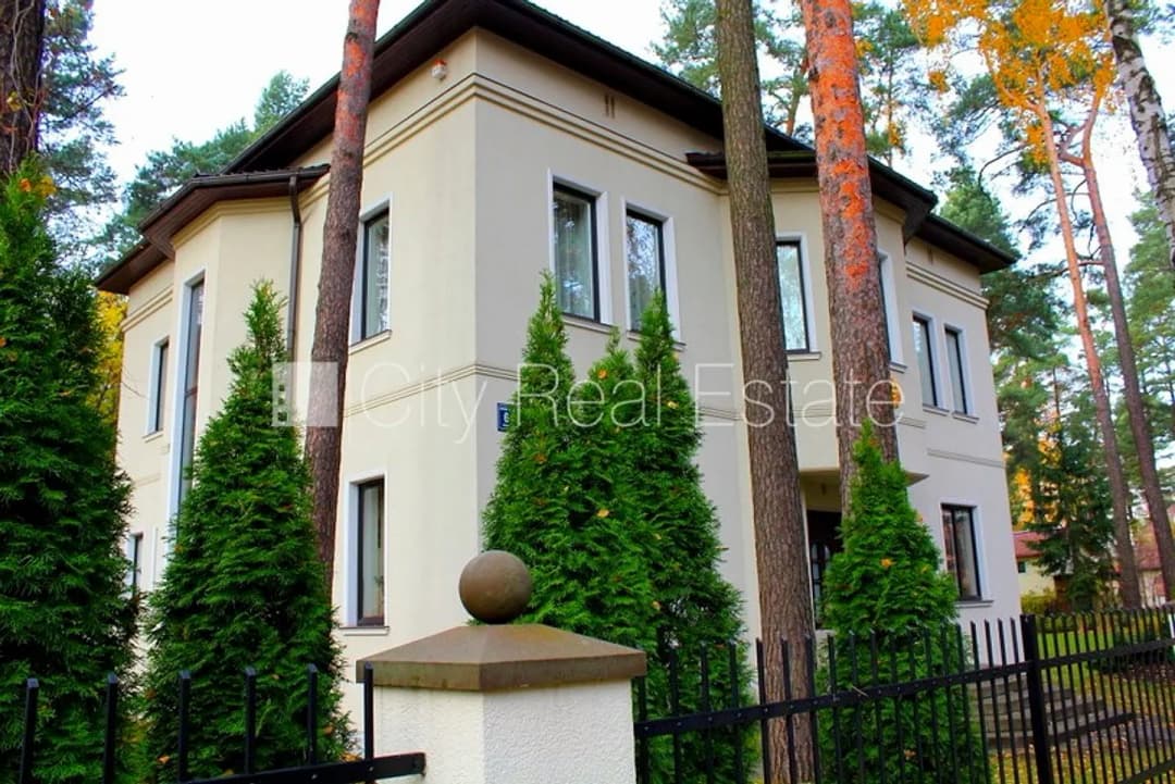 Zeme īpašumā, privātmāja, jaunceltne, keramzīta bloku sienas, labiekārtota apzaļumota