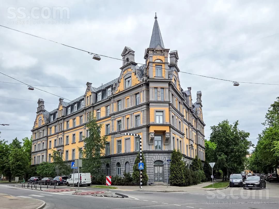 Trīsistabu dzīvoklis — Valmieras 28