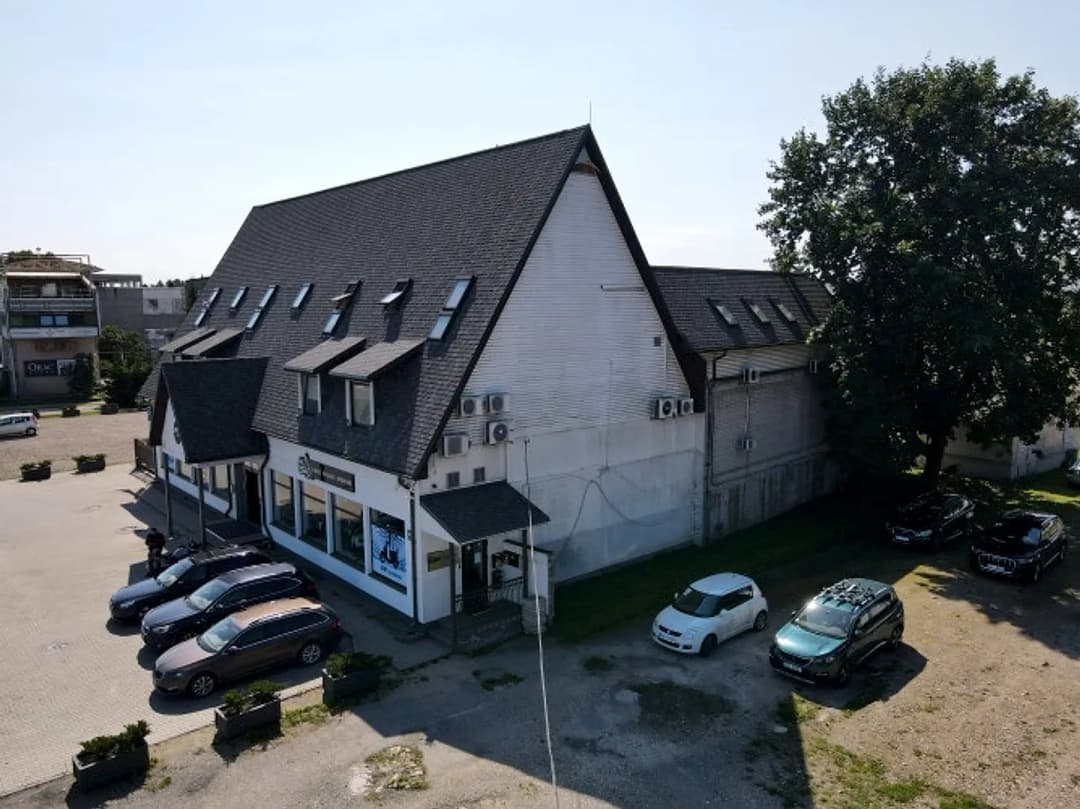 Tiek pārdots naudas plūsmas objekts, kas sastāv no četru ēku kompleksa, aktīvā vietā ar — vēl bildes