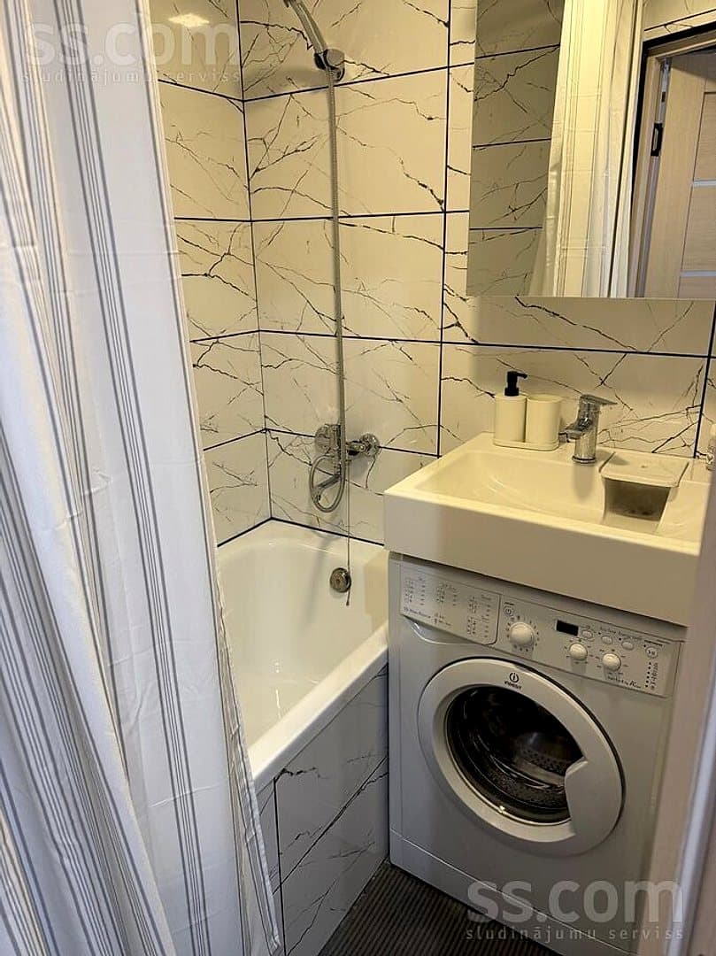 Vienistabas dzīvoklis — Stradnieku iela 27 — vēl bildes