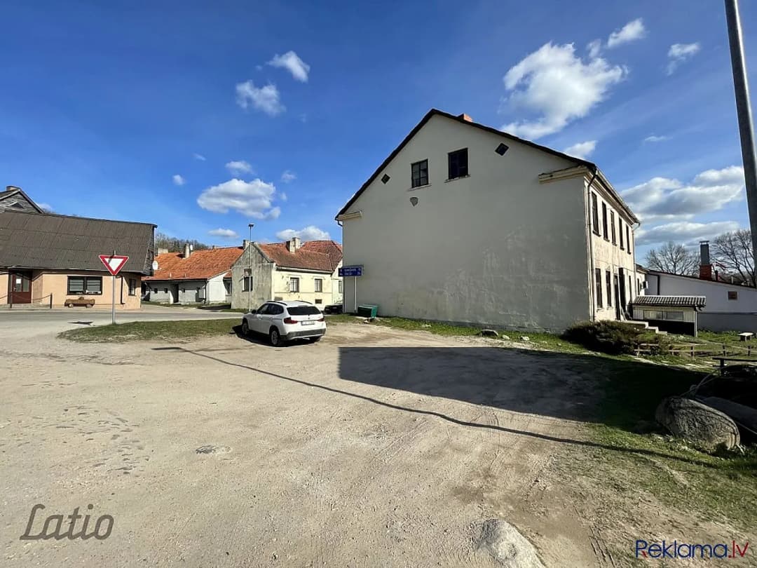 Pārdod zemes gabalu Sabiles pilsētas centrā.
Zemes gabala kopējā platība 183 m2.
Zemes — bilde 2