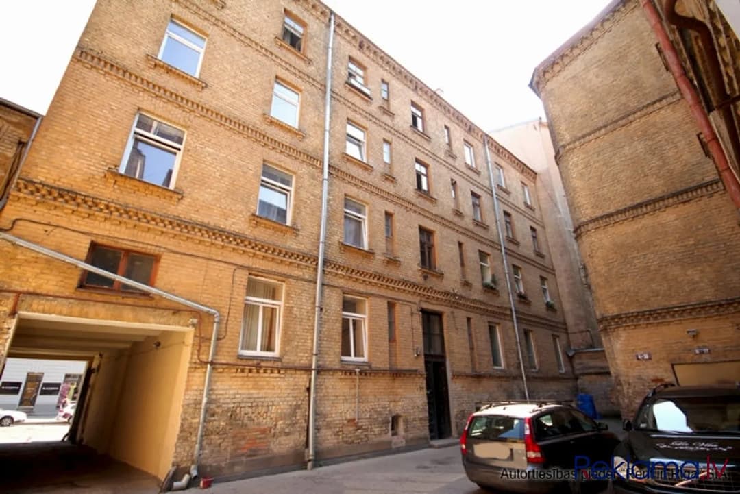 Tiek pārdots namīpašums ļoti labā atrašanās vietā - Rīgas centrā, Blaumaņa un Tērbatas — vēl bildes