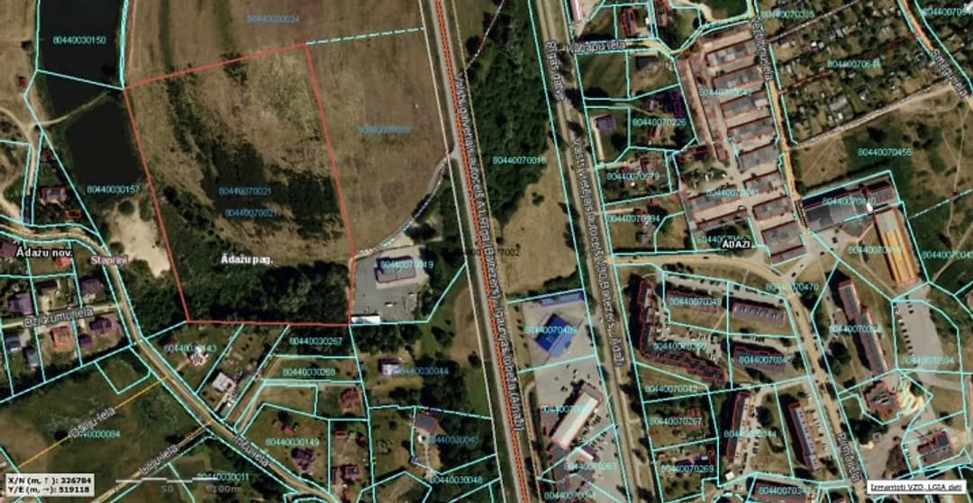 Iegādei tiek piedāvāts zemes gabals A1 šosejas malā. + Daļa no zemes atrodās R (ražošnas) — bilde 2