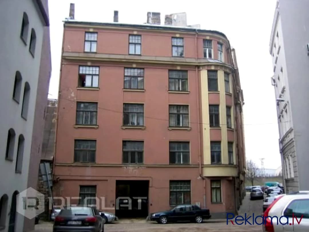 Iznomā ražošanas telpas + Griestu augstums 12 m. + Uzstādīti vairāki telferi ar celtspēju