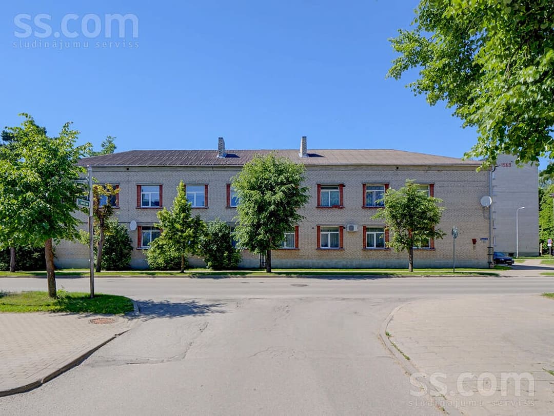 4 istabu dzīvoklis — Zemgales 20