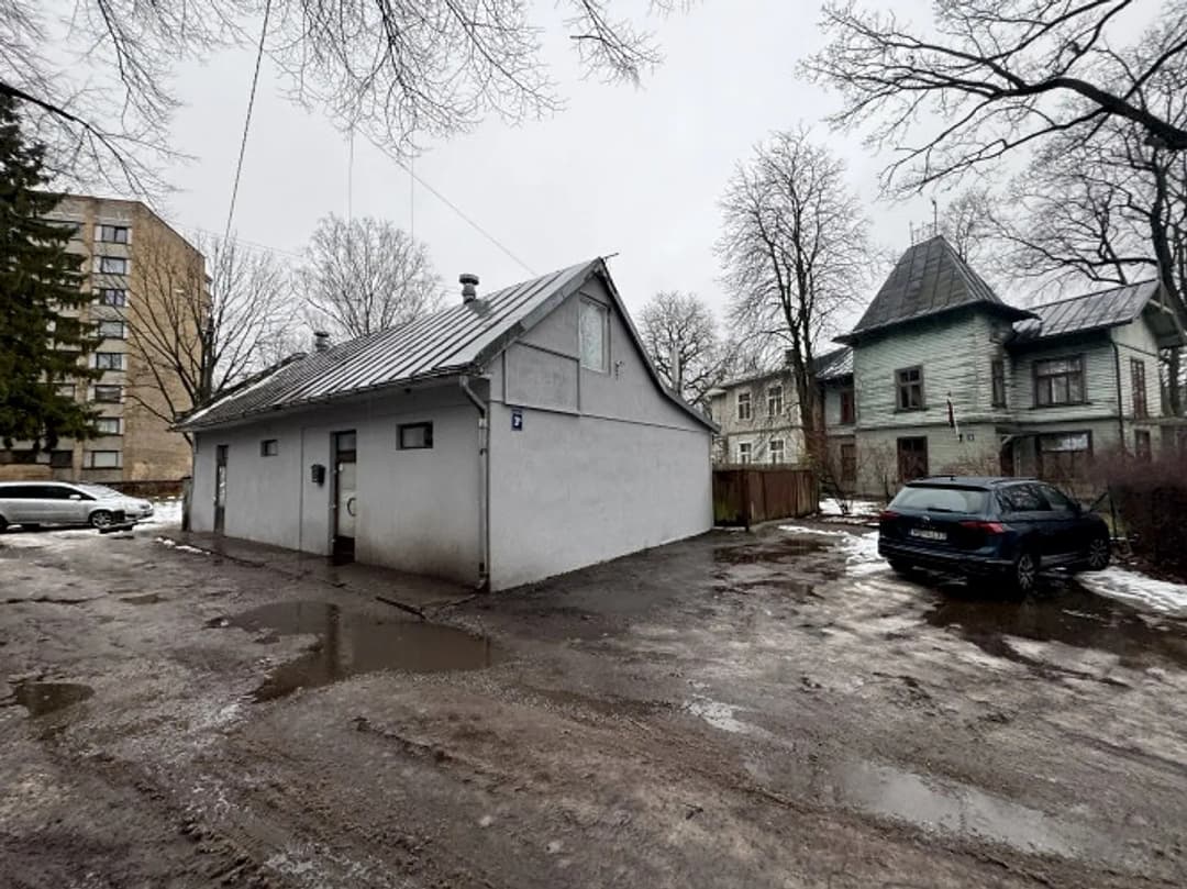 Atsevišķi stāvošā ēka un zemes gabals Āgenskalnā. + Būves kopējā platība 100.8 m2; + — bilde 2