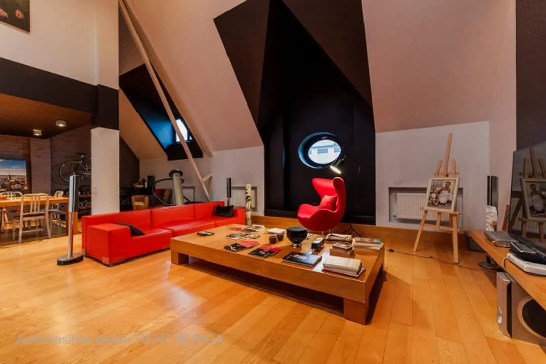 Tiek pārdots penthouse tipa dzīvoklis vēstniecību rajonā - Klusajā centrā. Divstāvu — bilde 2