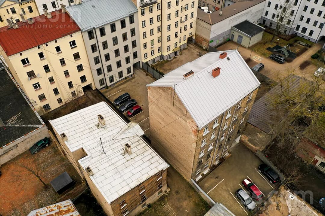 6 istabu dzīvoklis — Tallinas 90a — bilde 3