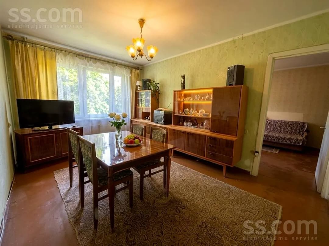 Trīsistabu dzīvoklis — Lokomotīves 48