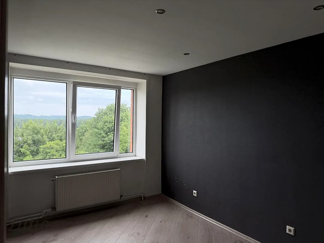 Dzīvokļa platība 54,7 m, tam ir balkons un slēdzams pagrabs.
Dzīvoklī ir veikta saskaņota