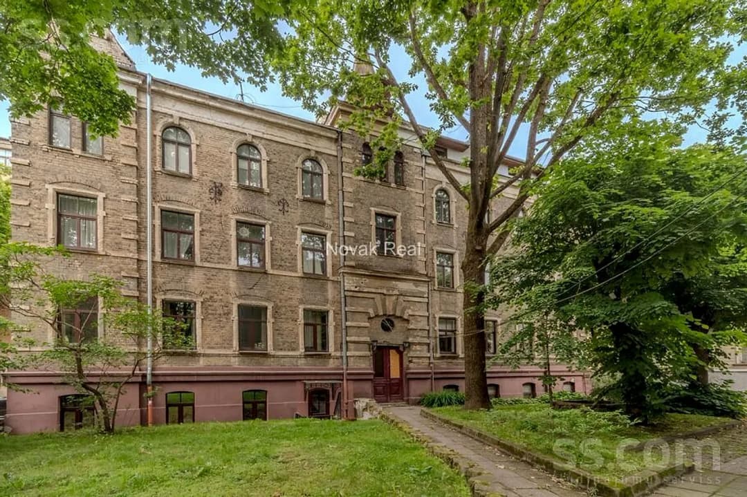 4 istabu dzīvoklis — Elizabetes 27