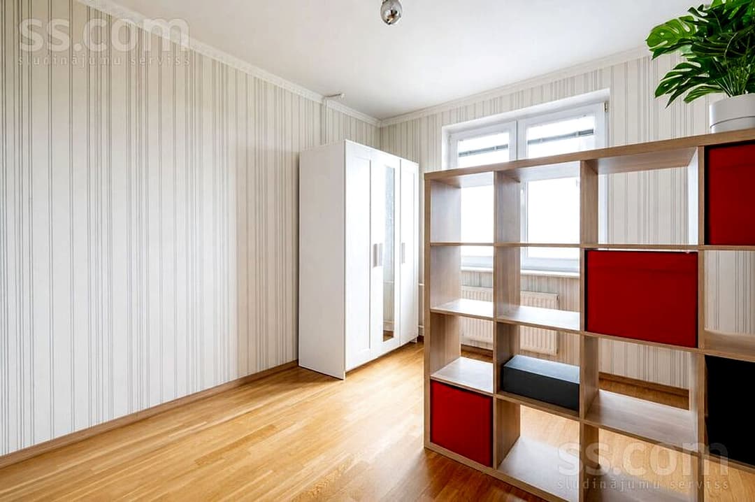 6 istabu dzīvoklis — Eizenšteina 53 — vēl bildes
