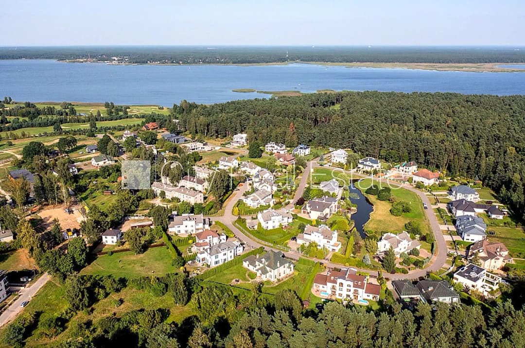 Fasādes māja, renovēta māja, fasāde ar dekoratīvo apmetumu, slēgts pagalms, ieeja no ielas — bilde 4