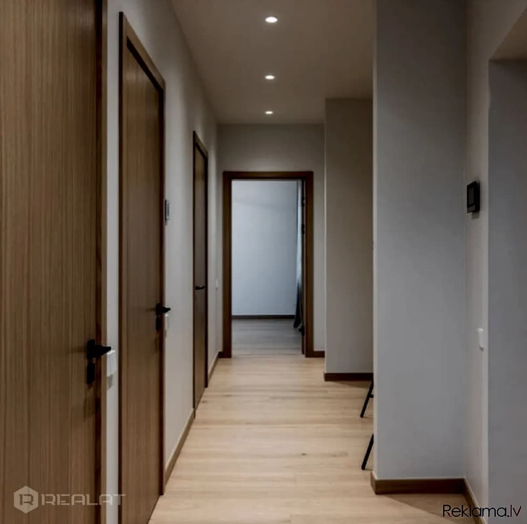 Pārdošanā tiek piedāvāts jauns 3-istabu penthouse dzīvoklis ar skatu uz Vecrīgu projektā