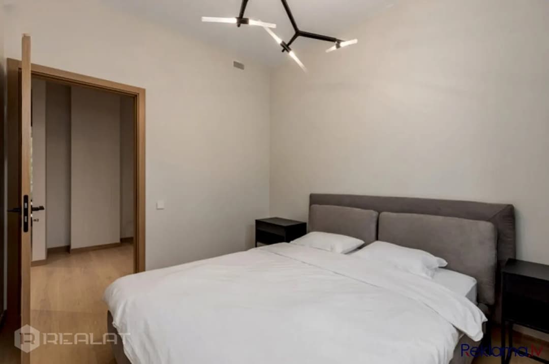 Tiek piedāvāts jauns 3-istabu penthouse dzīvoklis ar terasi projektā Hoffmann Rezidence. Ēka — bilde 3