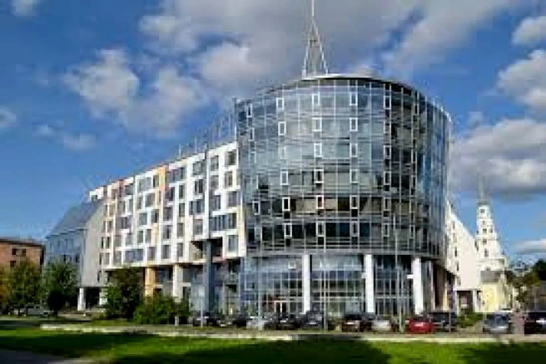 Republikas laukums 3, Centrs