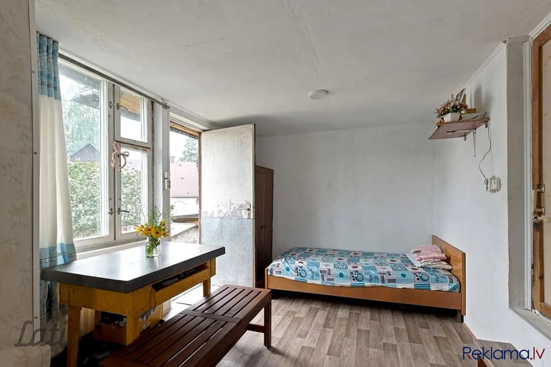 Tiek pārdota dala no nelielas, kompakta divstāvu māja ar zemesgabalu. Mājas plānojums: — bilde 3