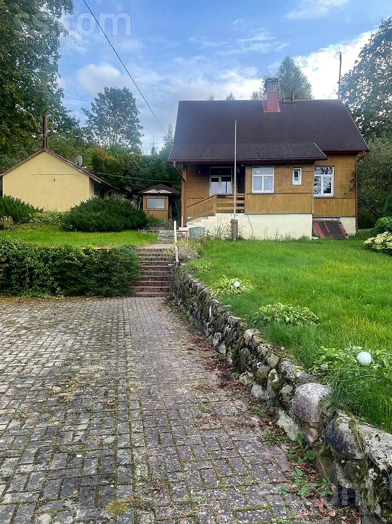 Trīsistabu dzīvoklis — Ceriņu iela 1