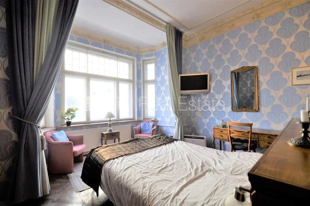 Pagalma ēka, ieeja no ielas un pagalma, logi vērsti uz pagalma pusi, studio tipa, virtuve — vēl bildes