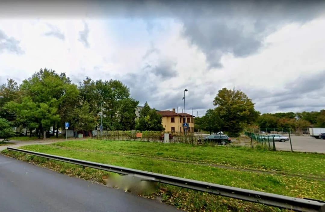 Iegādei tiek piedāvāts asfaltēts laukums 3000 m2 platībā. + Asfaltēts laukums atrodas — bilde 3
