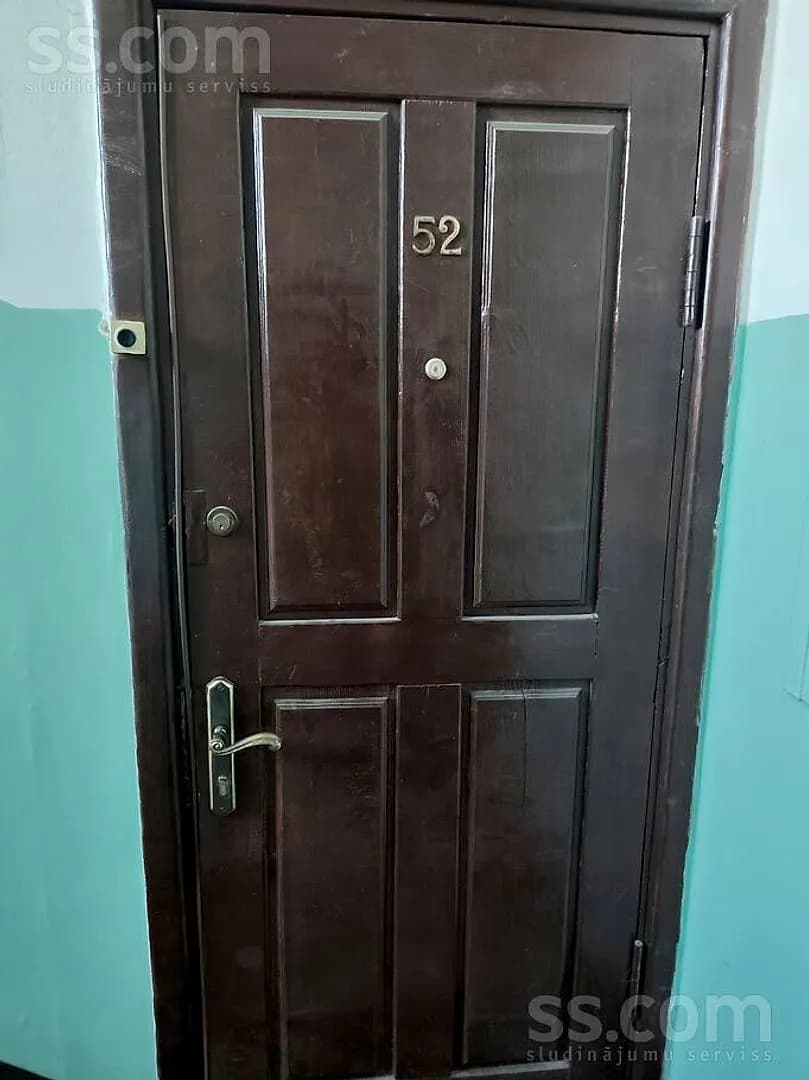 Trīsistabu dzīvoklis — Poligona iela 58