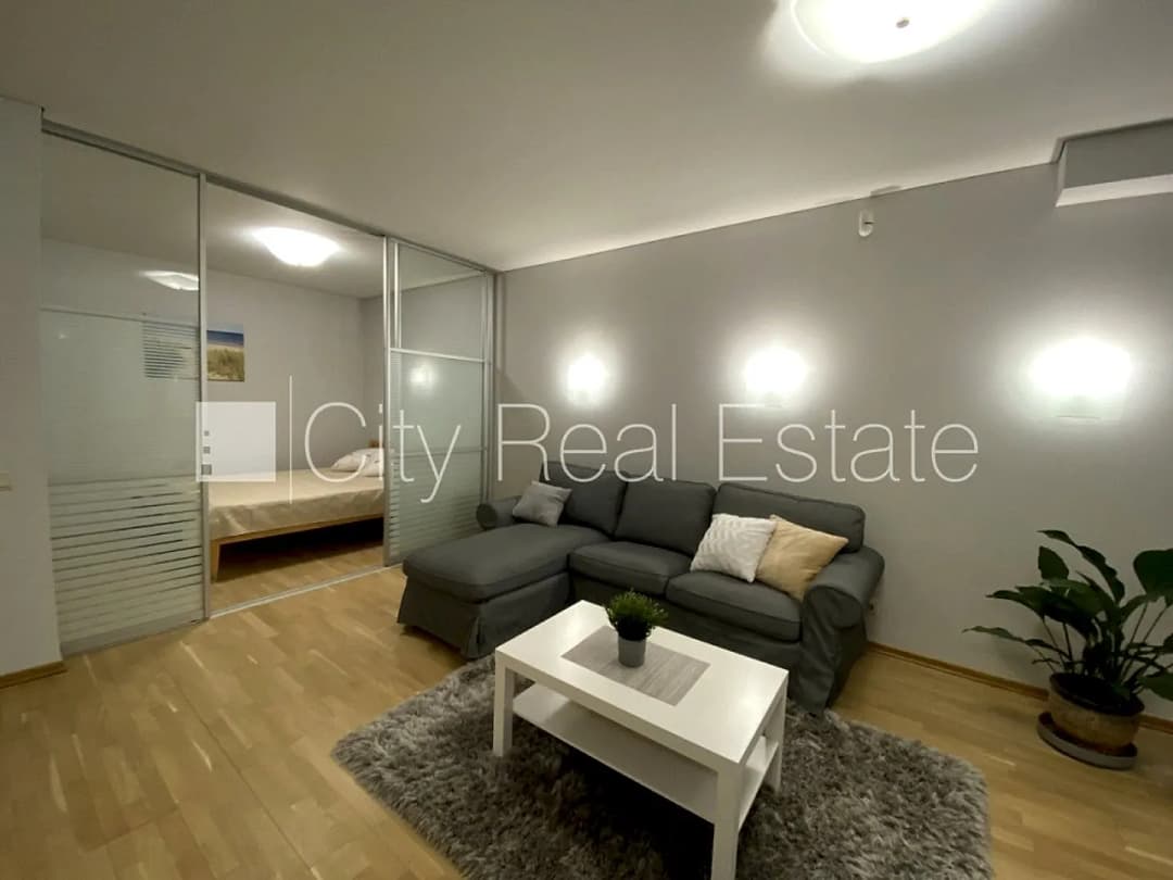 Projekts - Kalpaka Park Residence, fasādes māja, renovēta māja, objektu apsargā fiziskā — vēl bildes