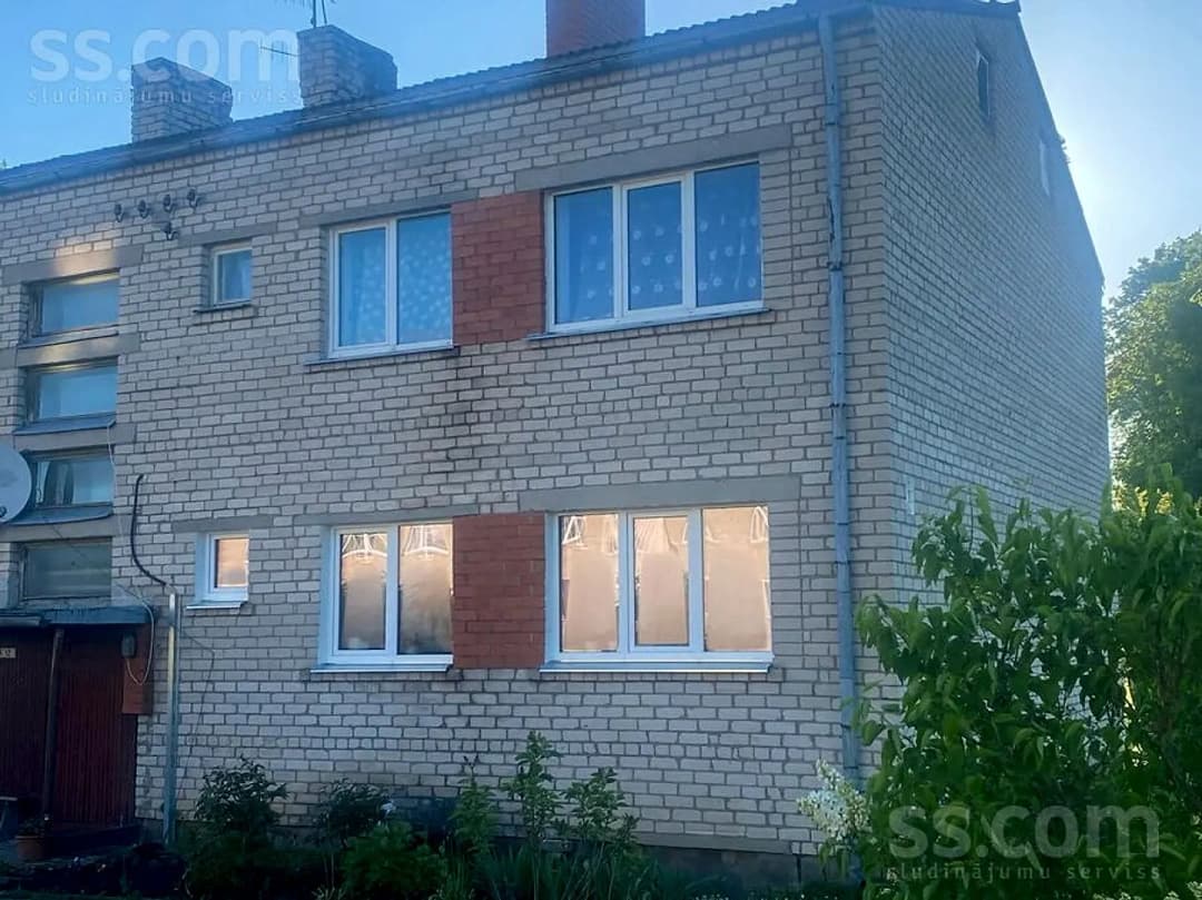 Trīsistabu dzīvoklis — Brenci 10 12