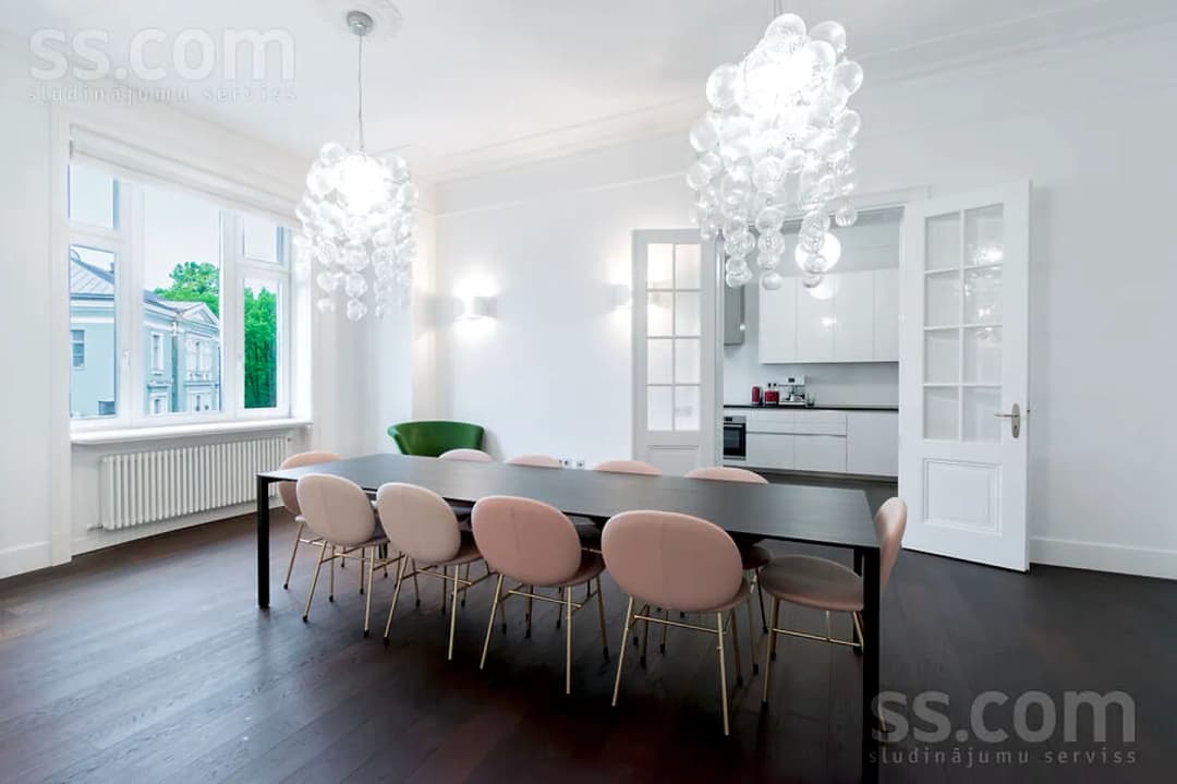 5 istabu dzīvoklis — Elizabetes 21a