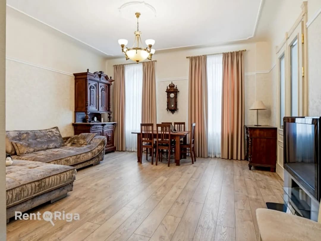 Izīrē aristokrātisku jūgendstila dzīvokli Rīgas centrā Kr. Barona ielā 60 Piedāvājumā