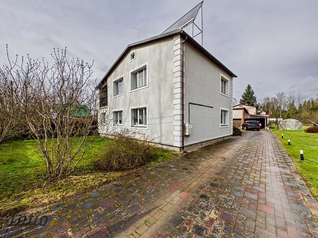 Pārdod plašu ģimenes māju Salaspilī ar pirti un viesu māju
Tiek pārdots pārdomāts un