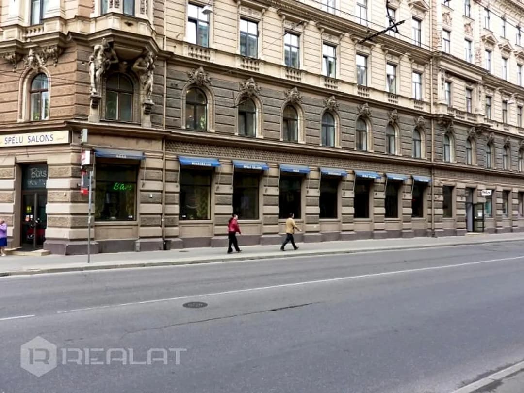 Iznomā plašas tirdzniecības telpas Ķekavas centrā , kuras var izmantot arī cita veida — vēl bildes