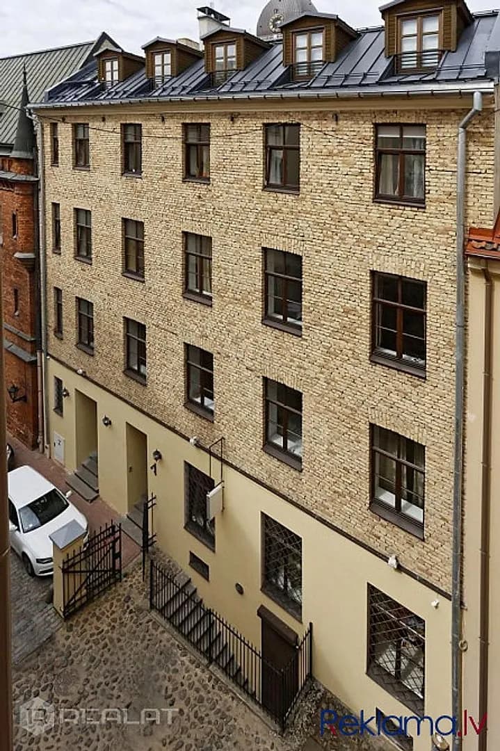 Iznomā apkurināmas , ražošanas - noliktavas telpas industriālās ēkas trešajā stāvā.
