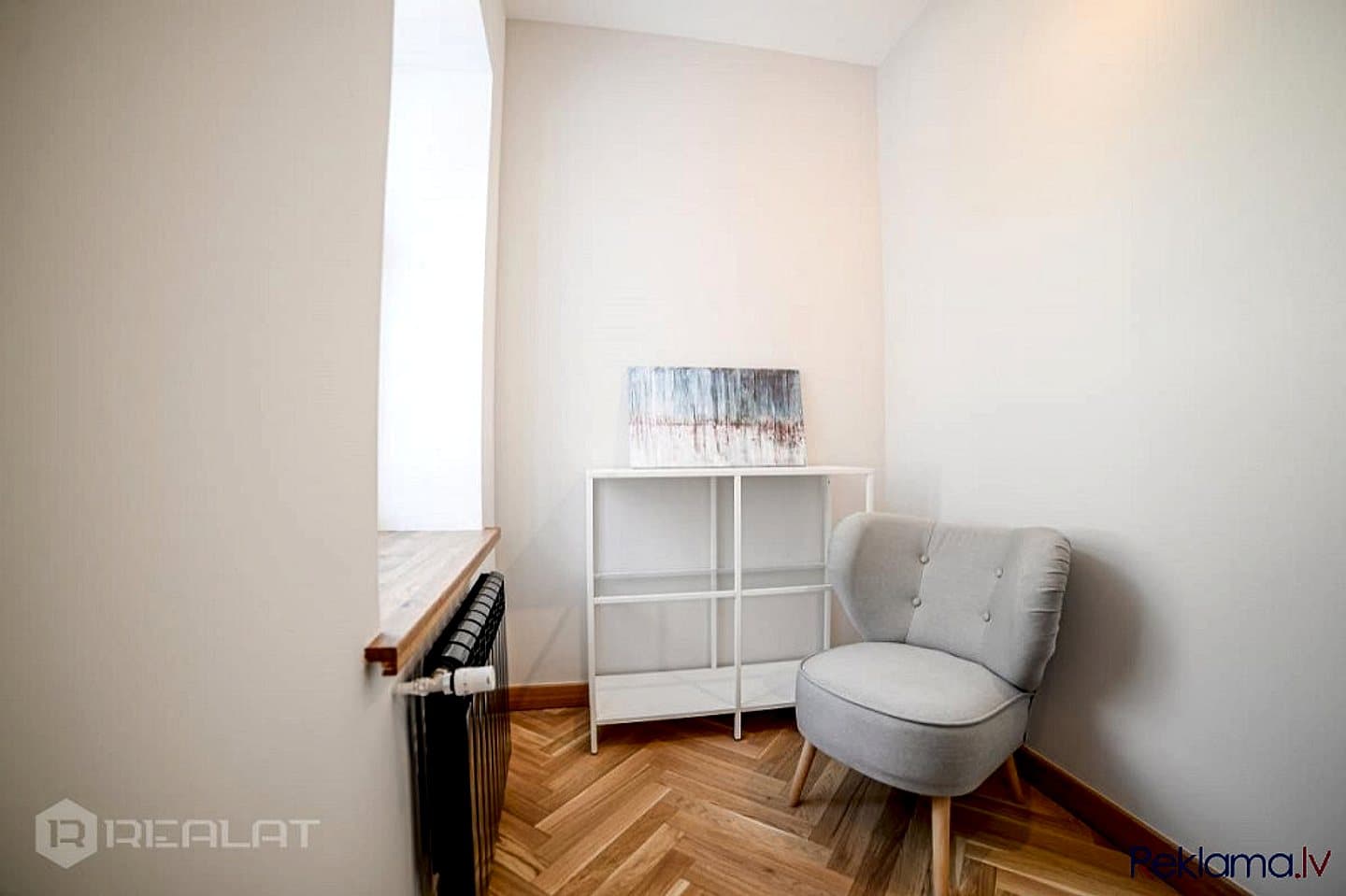 Pilsētas centrs, miers un saulains skats no rīta kafijas tasītei viss vienā dzīvoklī. — bilde 3