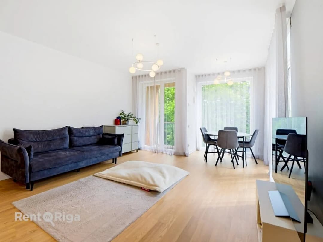 Elegants 3-istabu dzīvoklis ar diviem balkoniem blakus Viesturdārza parkam Tiek pārdots