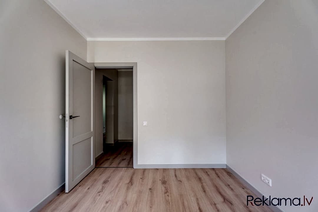 Piedāvājumā mūsdienīgs 2 istabu dzīvoklis ar pilnu apdari renovētā projektā Priežu Nami, — bilde 4