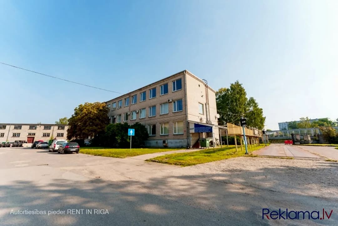 Konferenču zāle, ko iespējams iekārtot par atvērtā tipa biroju. Braslas iela 24. Iznomā — vēl bildes