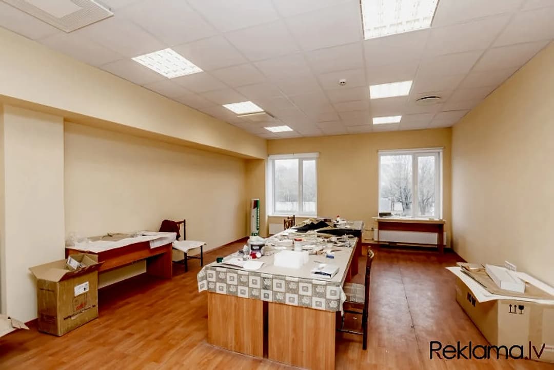 Iznomā biroja telpas telpu kompleksā Dzintars. Telpas nodrošinātas ar diennakts apsardzi,