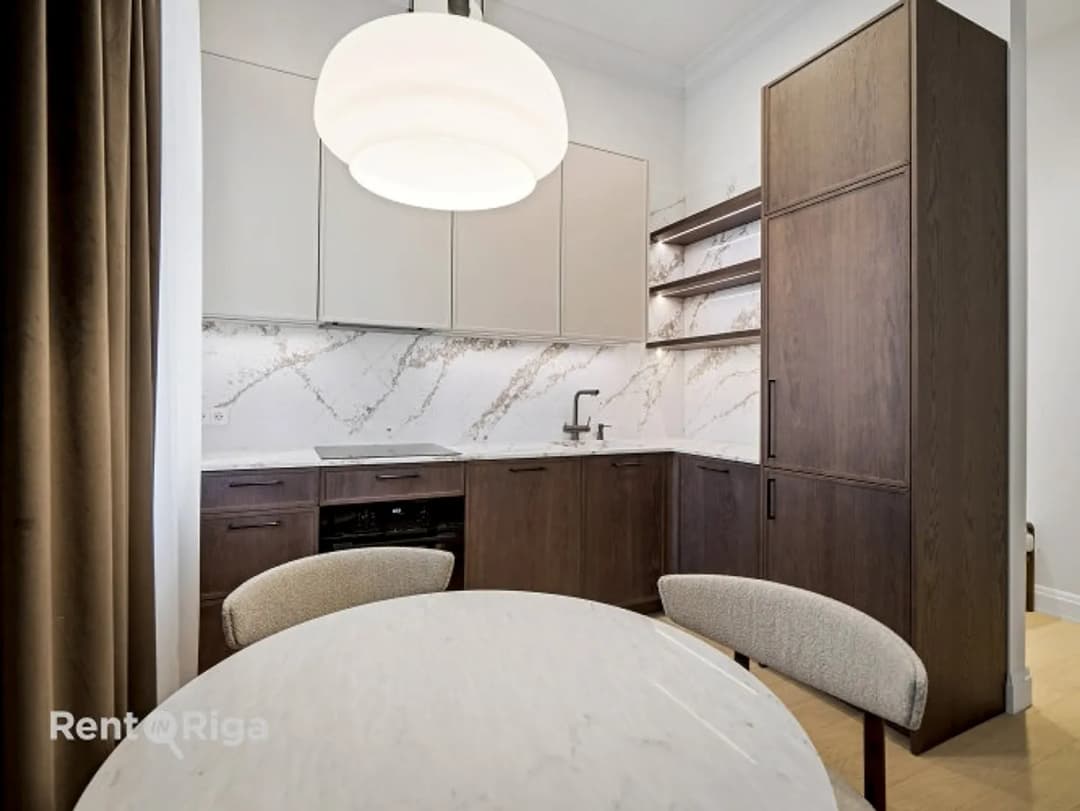 Piedāvājam jaunu elegantu dzīvokli renovētā ēkā pašā Rīgas centrā, preti parkam, pie — bilde 4