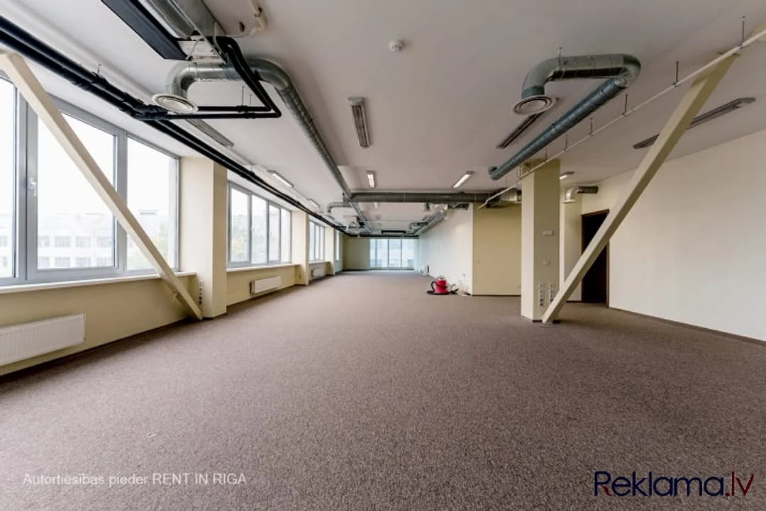 Kravu ostas terminālis "Port Magnat" piedāvā nomāt atvērta tipa biroju savas ēkas 4. stāvā,