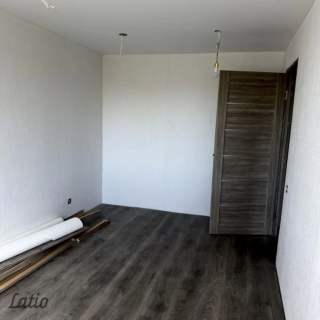 Tiek pārdots funkcionāls un saulains divu istabu dzīvoklis klusā un zaļā Ventspils rajonā, — bilde 4