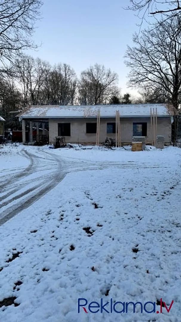 Pārdod nepabeigtu vienstāvu privātmāju Jelgavā. Pārdošanā nepabeigta vienstāvu