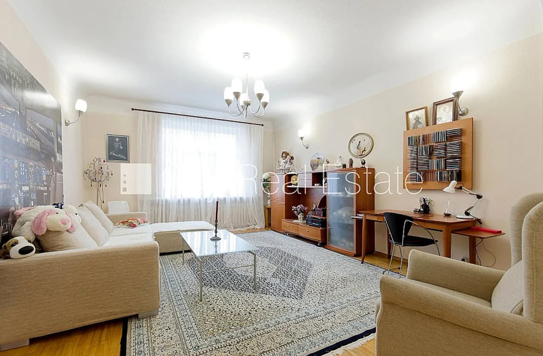 Fasādes māja, slēgts pagalms, vieta automašīnai, ir lifts, balkons, sauna, logi vērsti mājas — vēl bildes