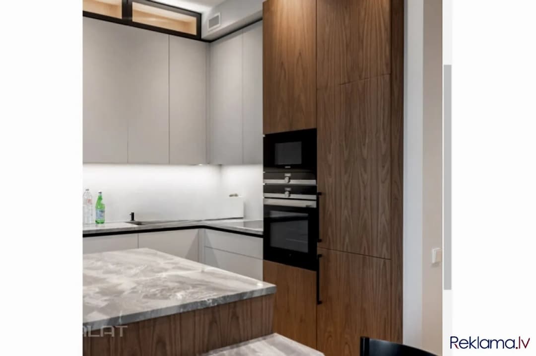 Tiek piedāvāts jauns 3-istabu penthouse dzīvoklis ar terasi projektā Hoffmann Rezidence. Ēka