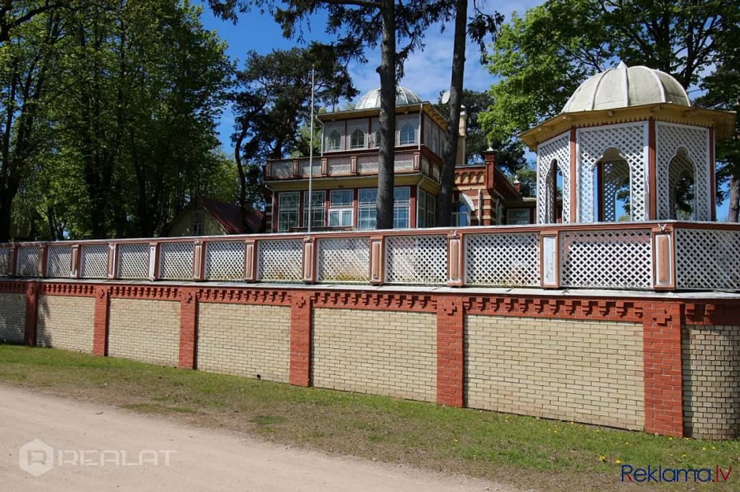 Augstākais zemesgabals pirmajā līnijā ar divām vēsturiskām ēkām arhitektūras — bilde 2